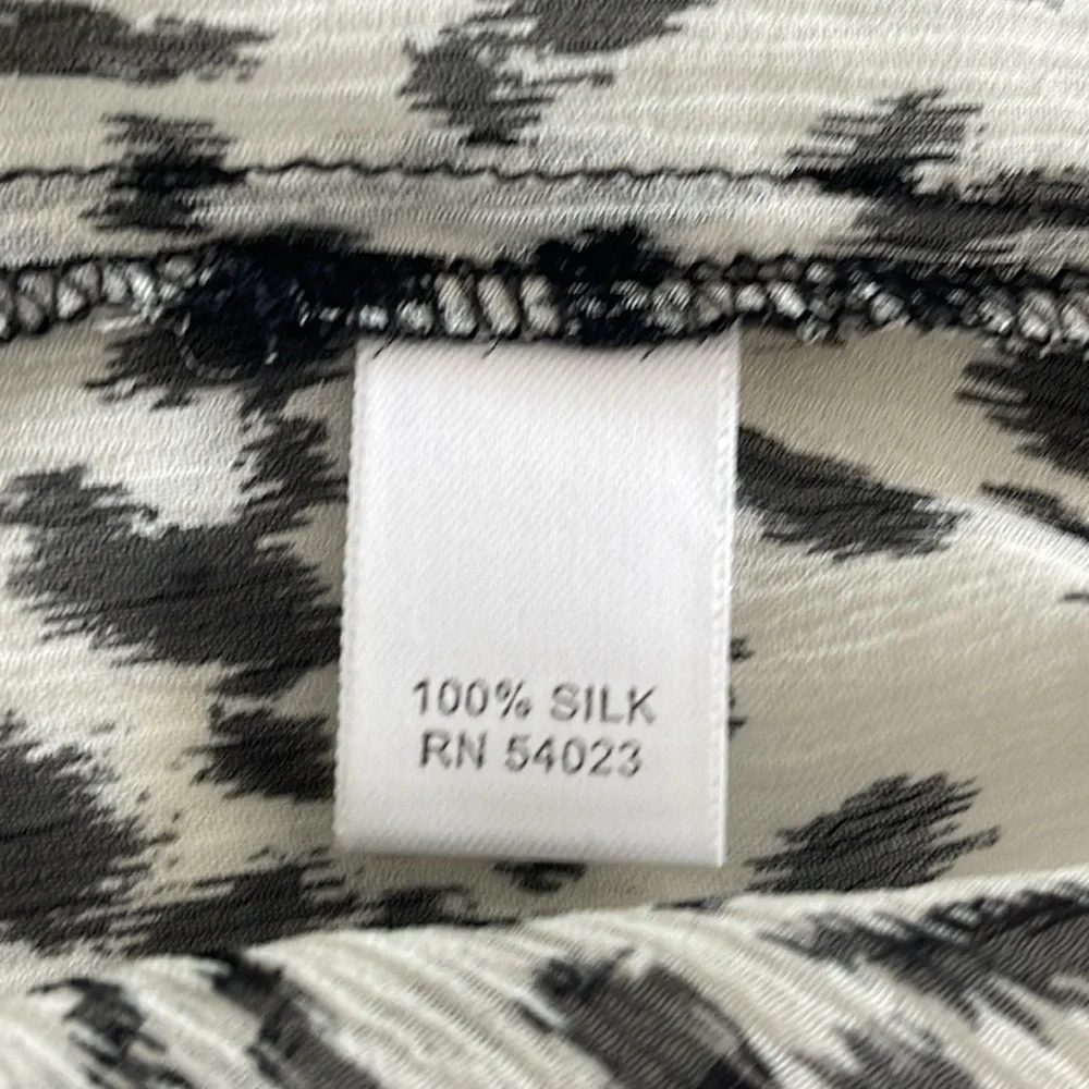 Banana Republic Vintage Animal Print Black/White Ruffled Sheer Sleeveless Blouse - Picture 8 of 8